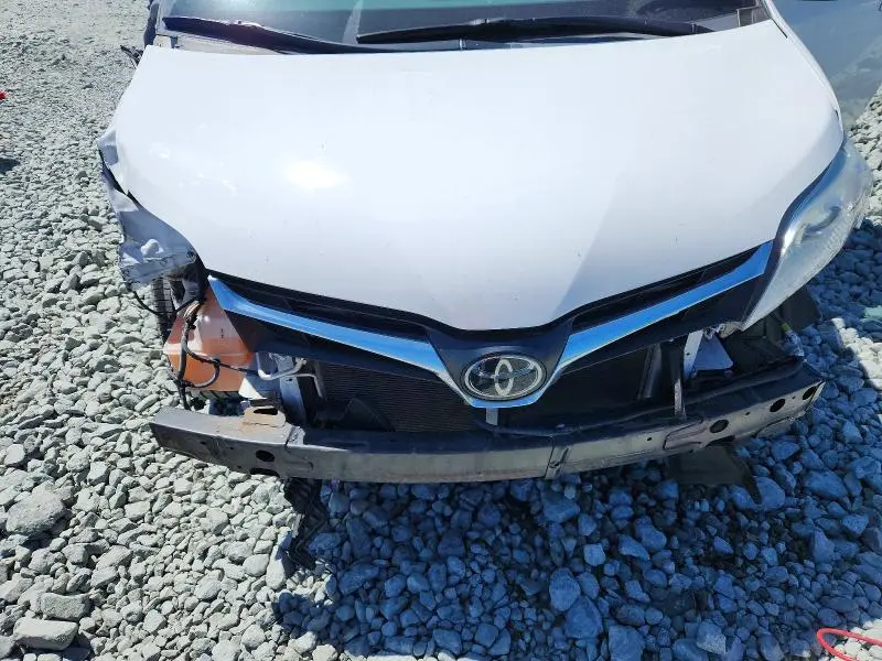 2020 TOYOTA SIENNA LE  