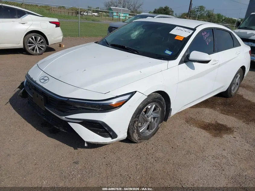 2025 HYUNDAI ELANTRA SE