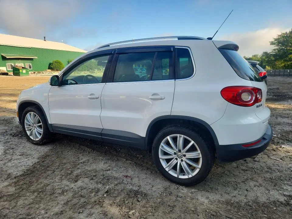 2011 VOLKSWAGEN TIGUAN S  