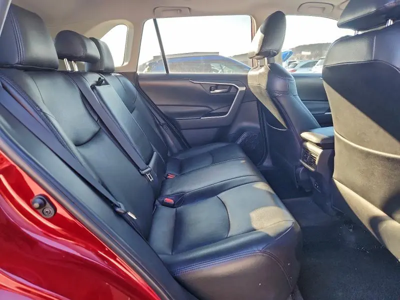 2019 TOYOTA RAV4 XLE  