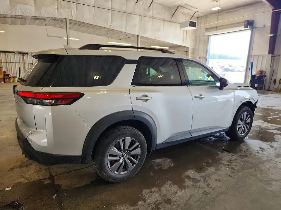 2022 NISSAN PATHFINDER SV  