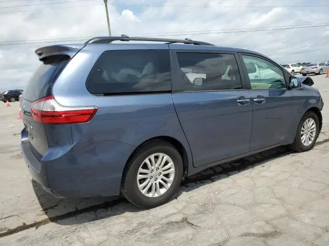 2017 TOYOTA SIENNA XLE  
