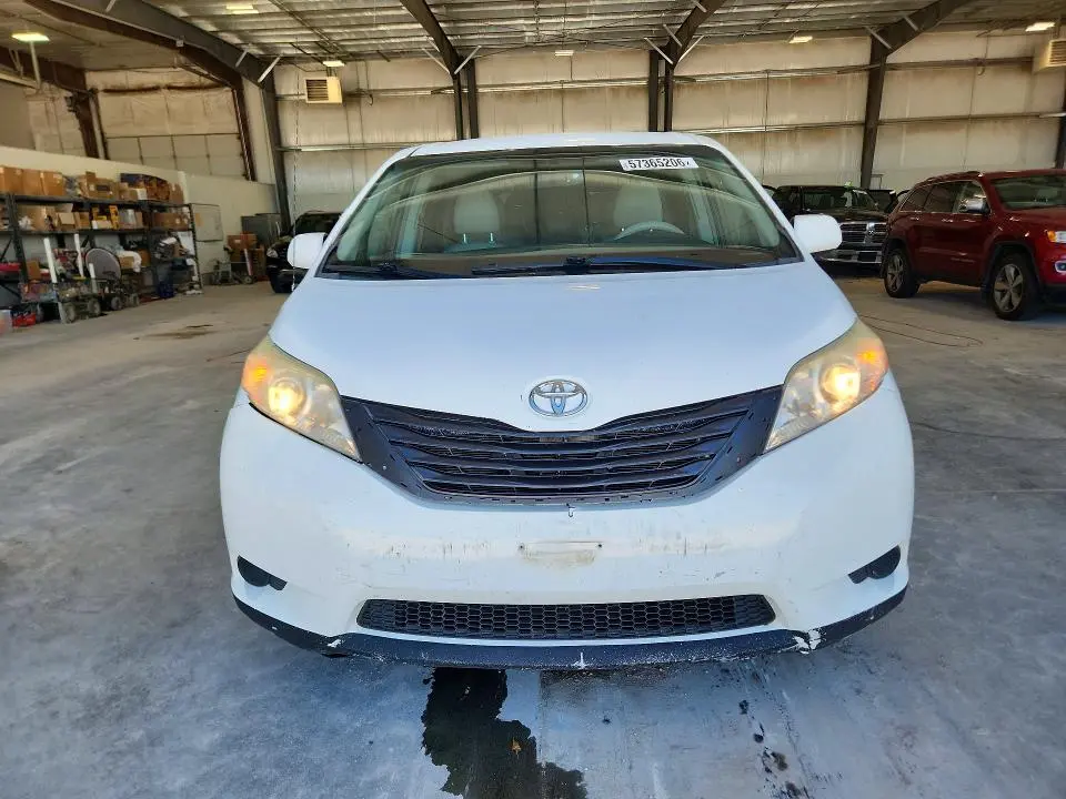 2011 TOYOTA SIENNA LE  