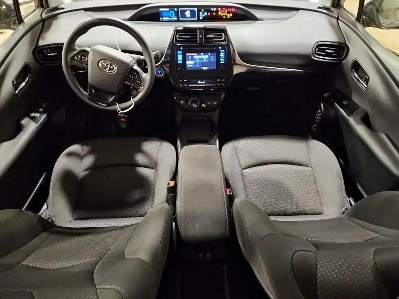 2019 TOYOTA PRIUS LE  