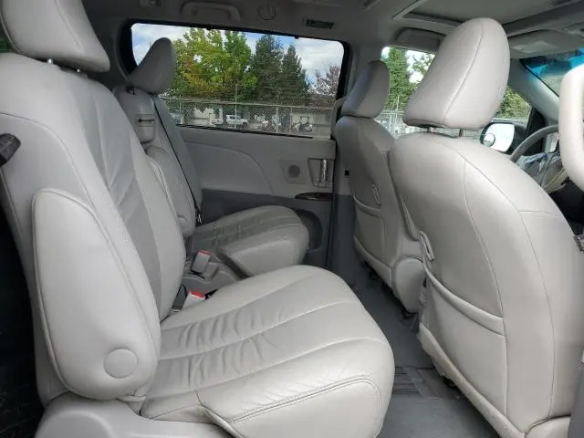 2011 TOYOTA SIENNA XLE  