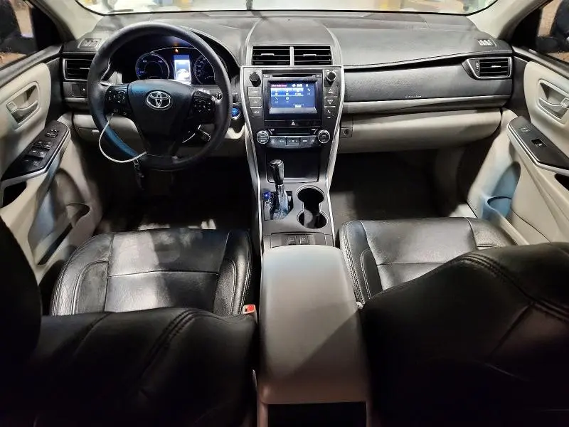 2016 TOYOTA CAMRY SE  