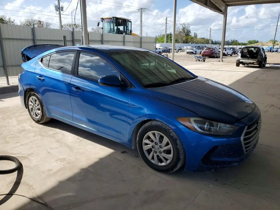 2017 HYUNDAI ELANTRA SE  