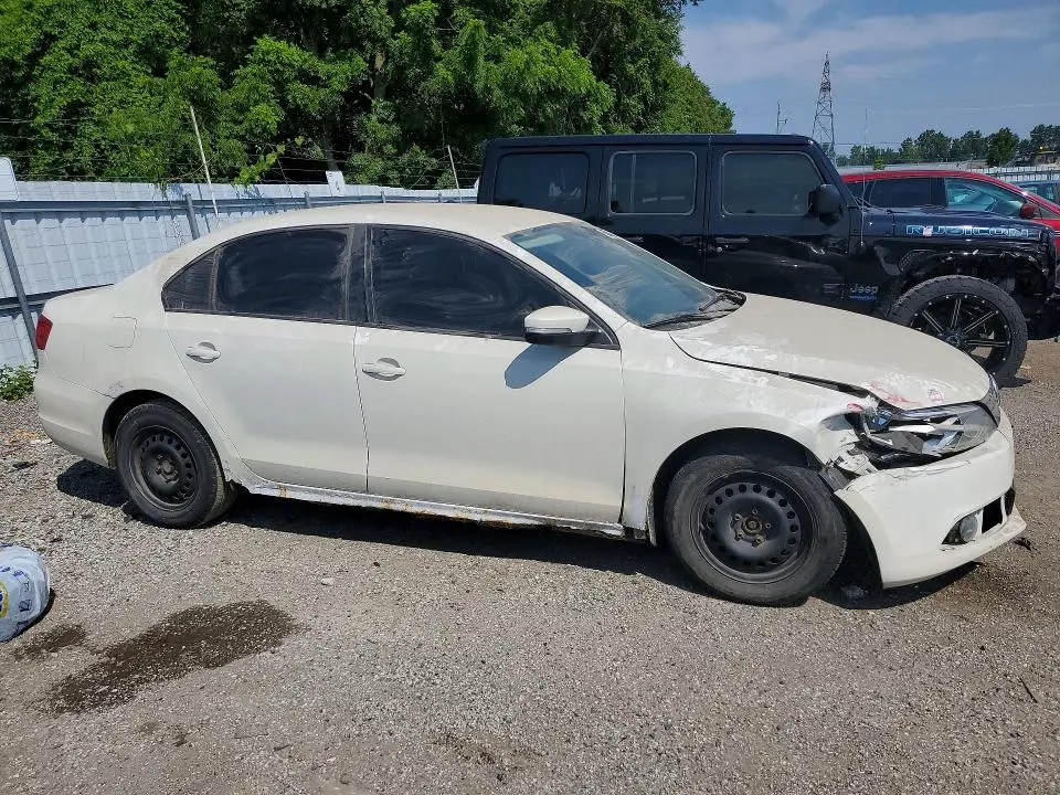 2013 VOLKSWAGEN JETTA SE  