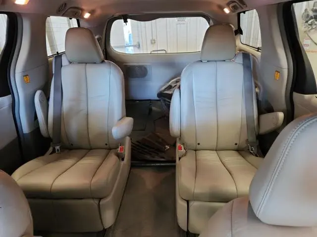 2012 TOYOTA SIENNA XLE  
