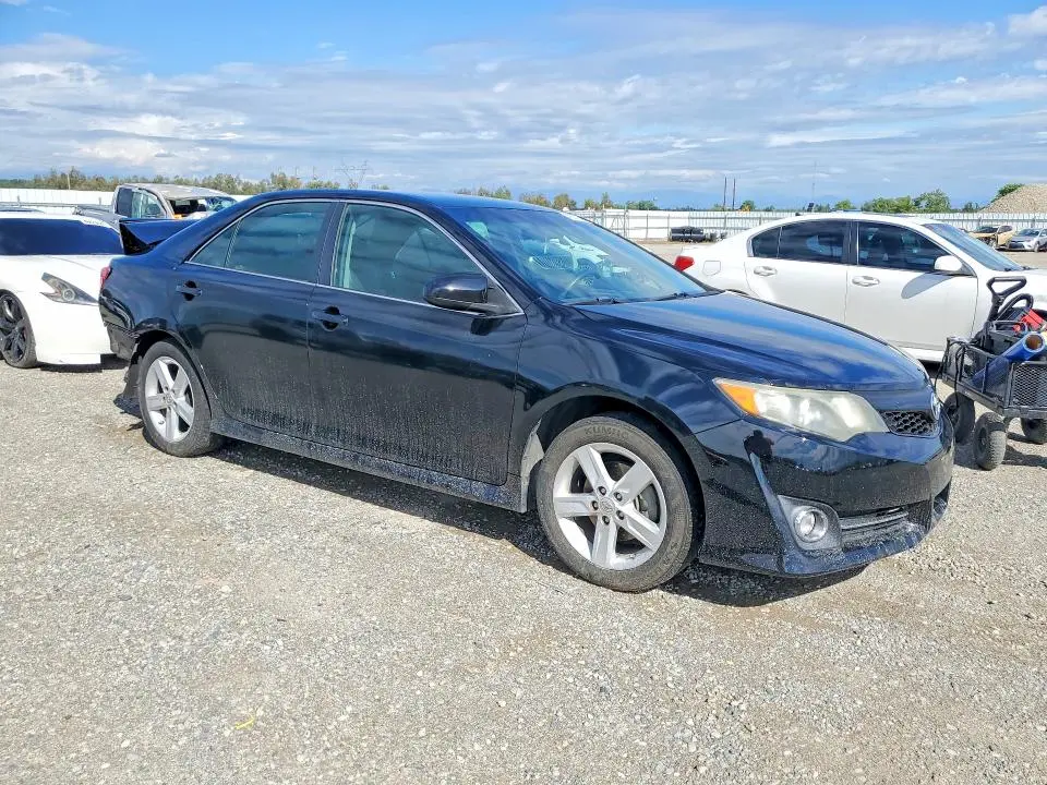 2014 TOYOTA CAMRY SE  