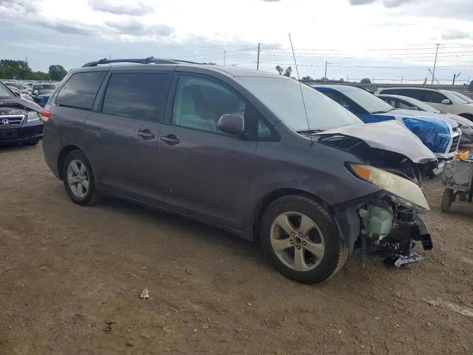 2012 TOYOTA SIENNA LE  