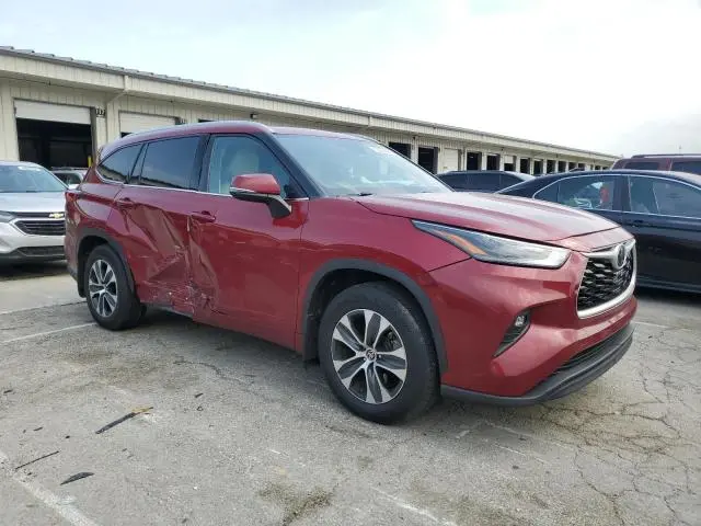 2022 TOYOTA HIGHLANDER XLE  