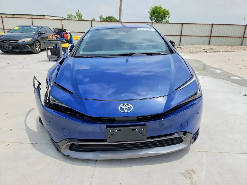 2025 TOYOTA PRIUS XLE  