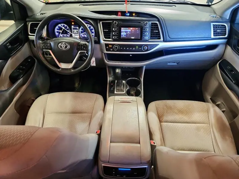2018 TOYOTA HIGHLANDER LE  