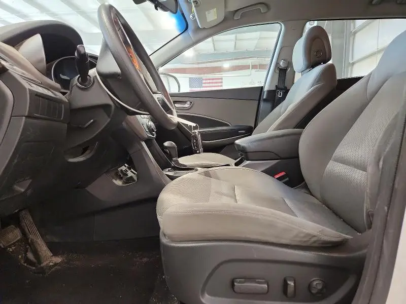 2017 HYUNDAI SANTA FE SE  