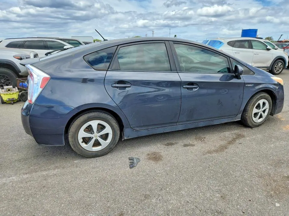 2013 TOYOTA PRIUS ONE  