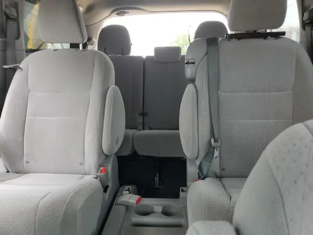 2020 TOYOTA SIENNA LE  