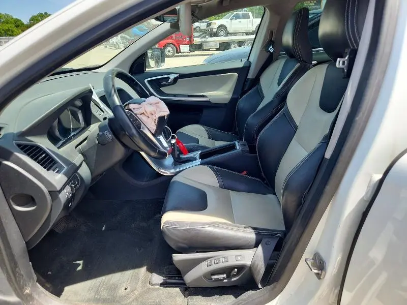 2017 VOLVO XC60 T5 DYNAMIC  