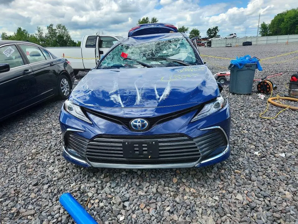 2023 TOYOTA CAMRY XLE  