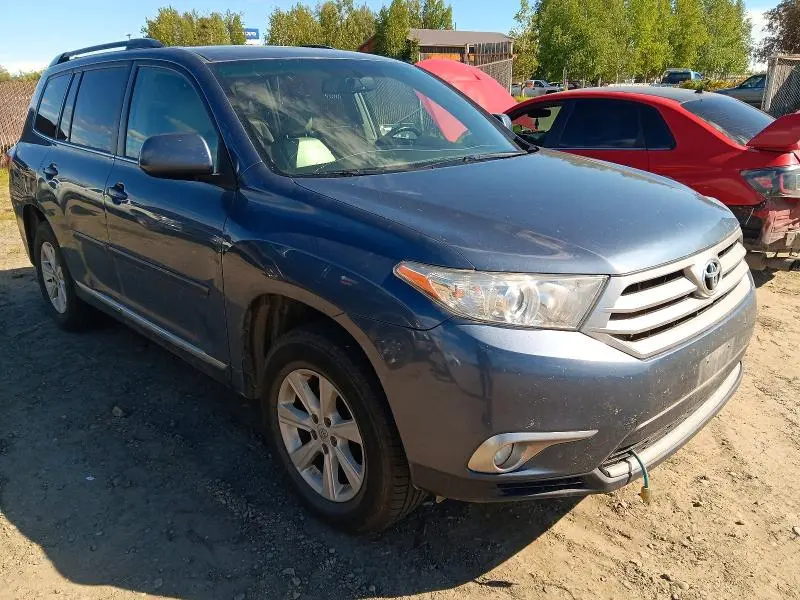 2011 TOYOTA HIGHLANDER SE  