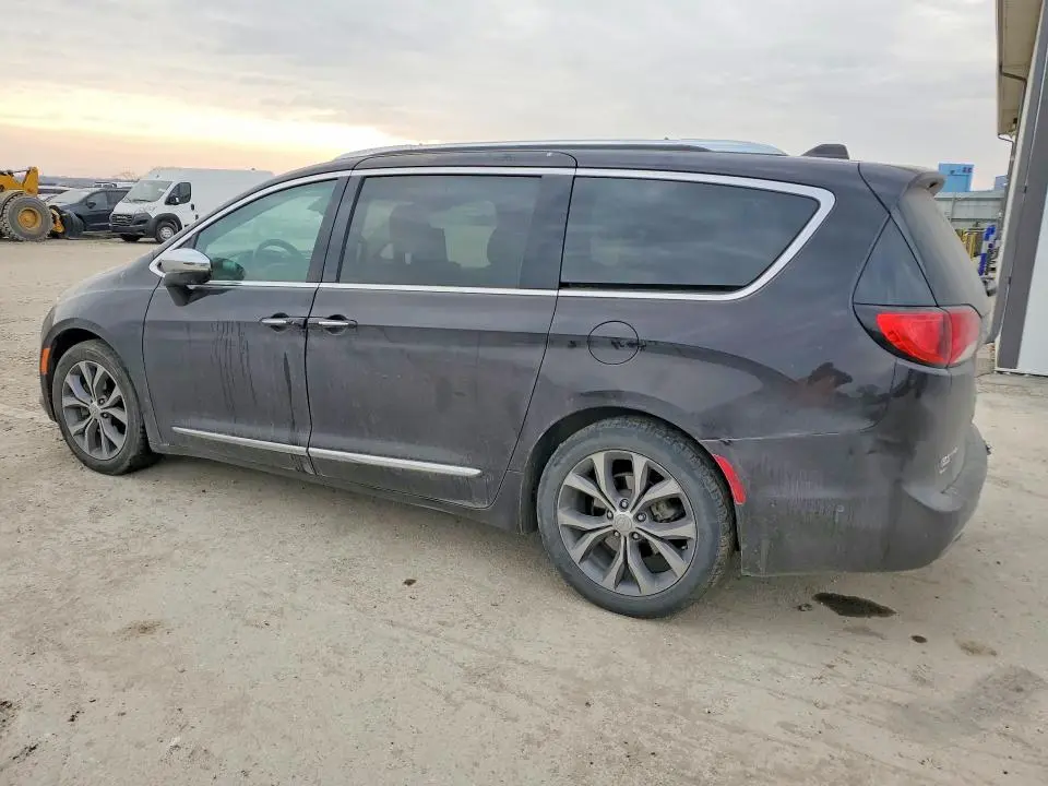 2017 CHRYSLER PACIFICA LIMITED  