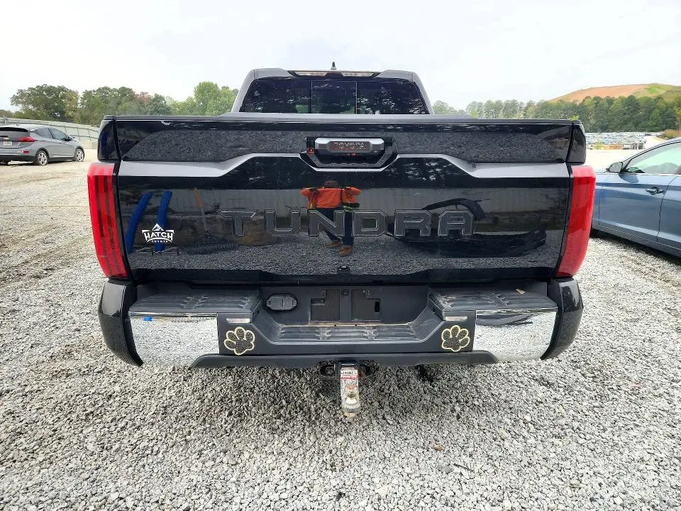 2023 TOYOTA TUNDRA SR5  