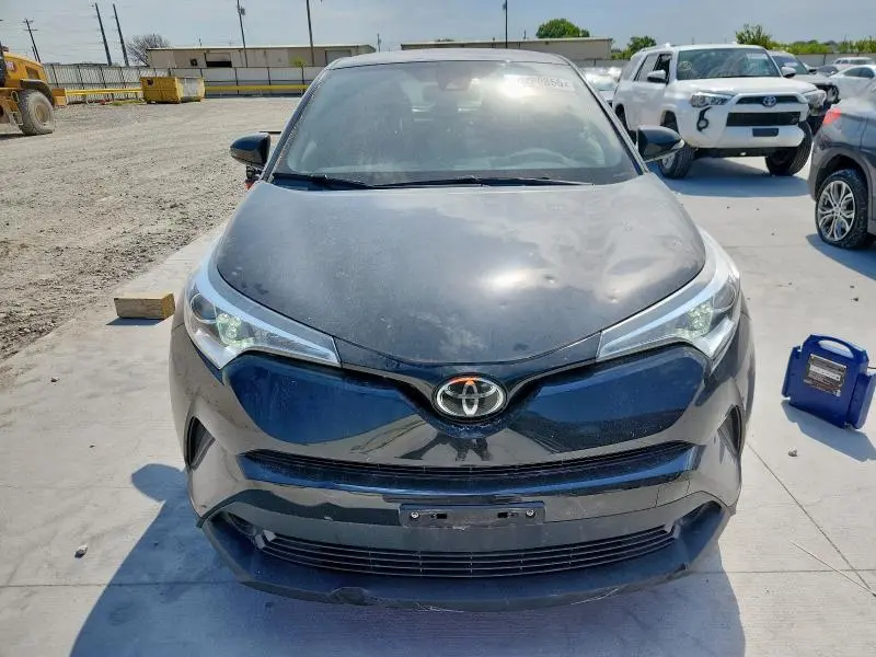 2019 TOYOTA C-HR XLE  