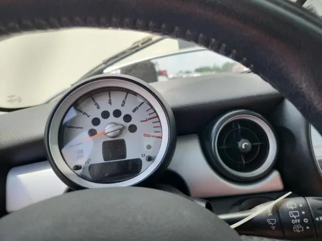 2010 MINI COOPER   