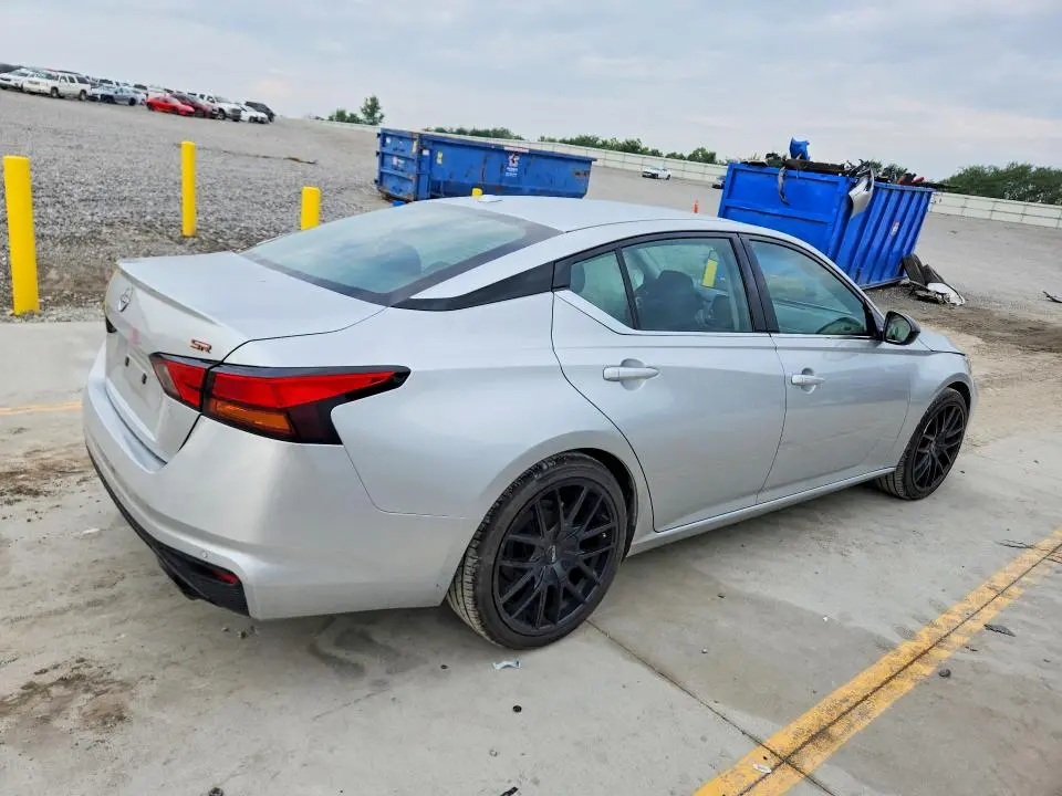 2024 NISSAN ALTIMA SR  