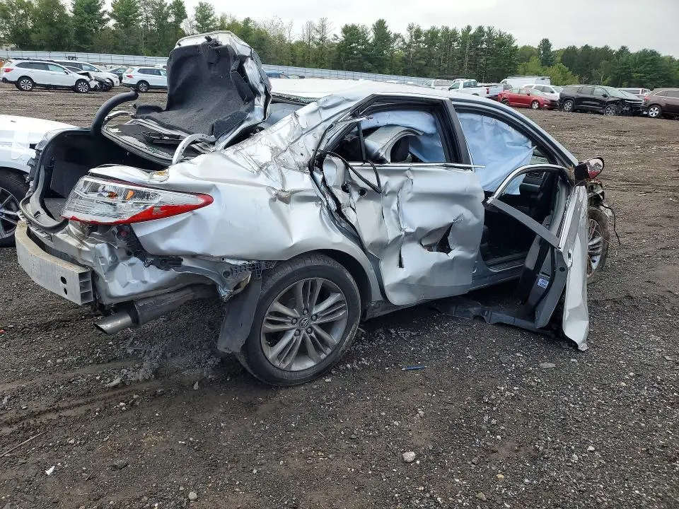 2015 TOYOTA CAMRY SE  