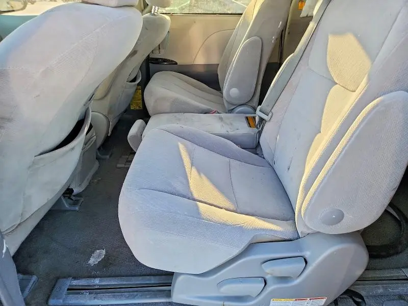2011 TOYOTA SIENNA LE  