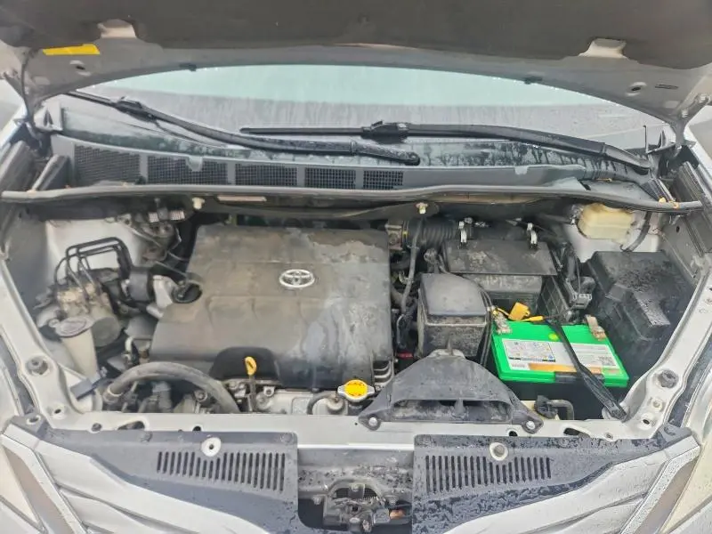 2015 TOYOTA SIENNA LE  