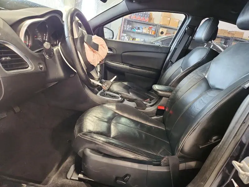 2011 DODGE AVENGER LUX  