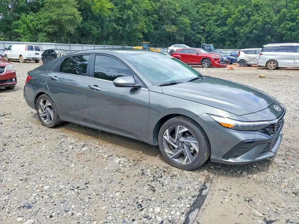 2025 HYUNDAI ELANTRA SEL  