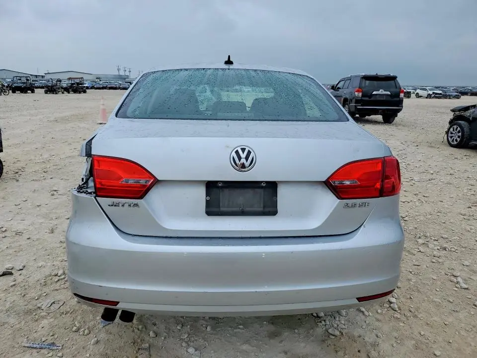 2011 VOLKSWAGEN JETTA SE  