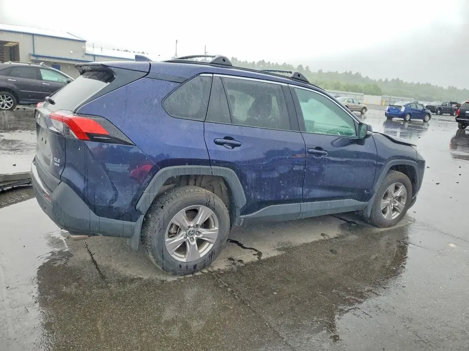 2022 TOYOTA RAV4 XLE  