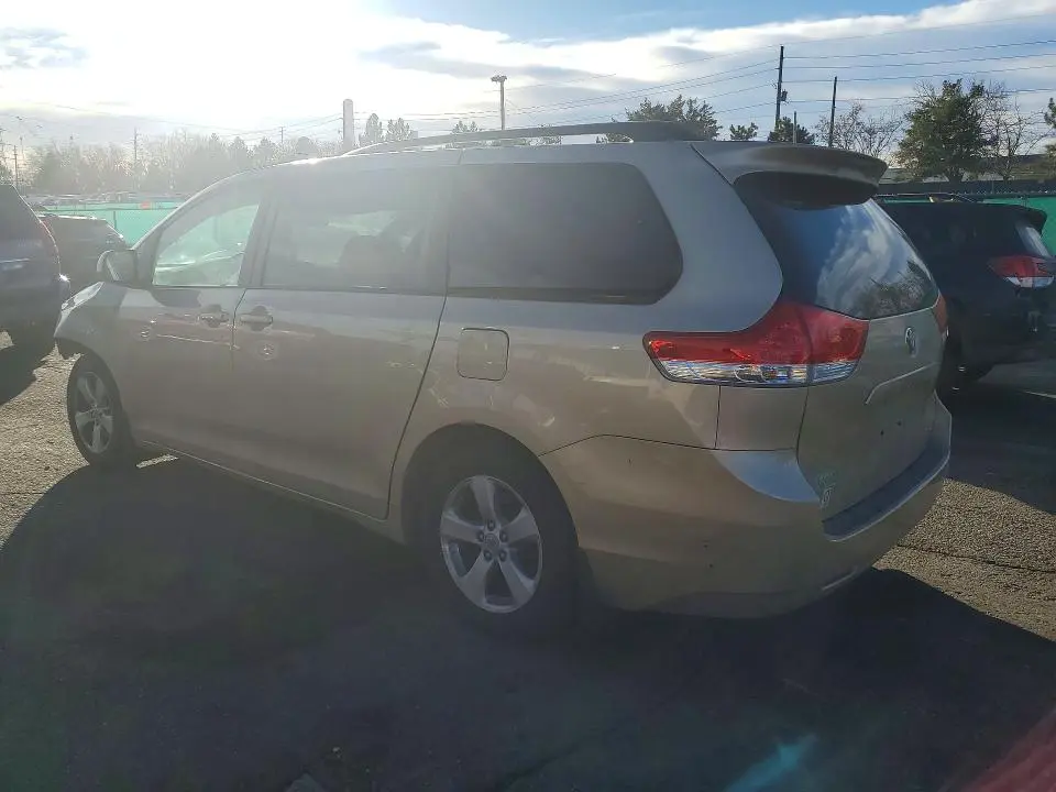 2011 TOYOTA SIENNA LE 8-PASSENGER  