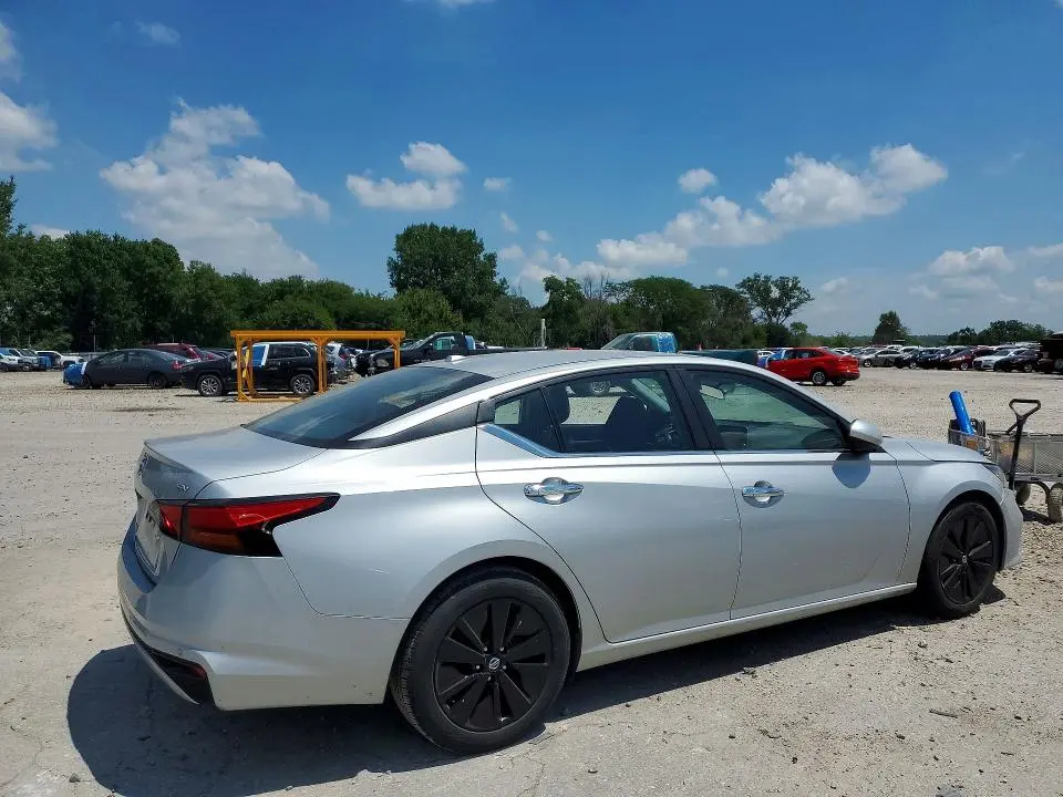 2021 NISSAN ALTIMA SV  