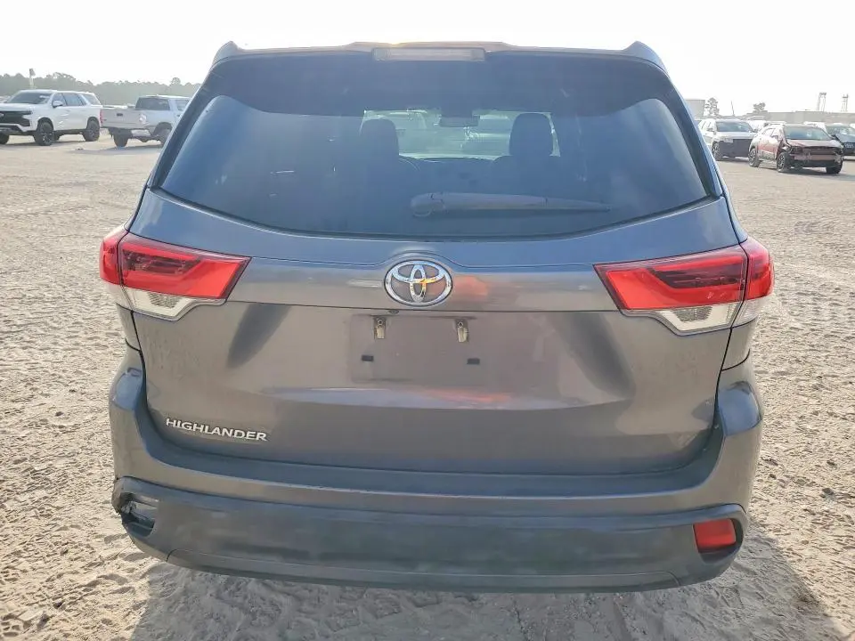 2018 TOYOTA HIGHLANDER LE  