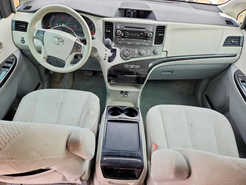 2011 TOYOTA SIENNA LE  