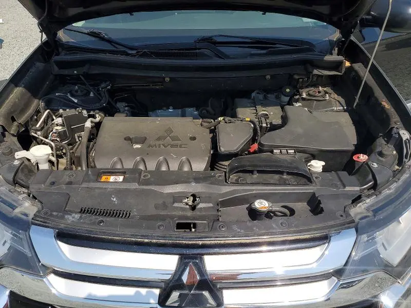 2018 MITSUBISHI OUTLANDER SE  