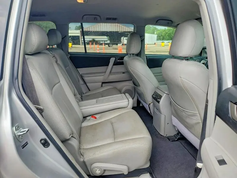 2013 TOYOTA HIGHLANDER PLUS  