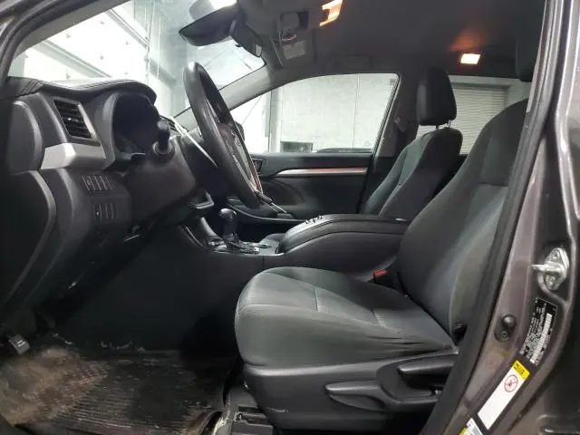 2019 TOYOTA HIGHLANDER LE