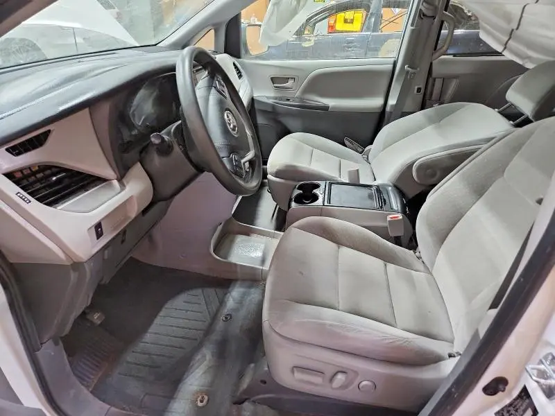 2020 TOYOTA SIENNA LE  