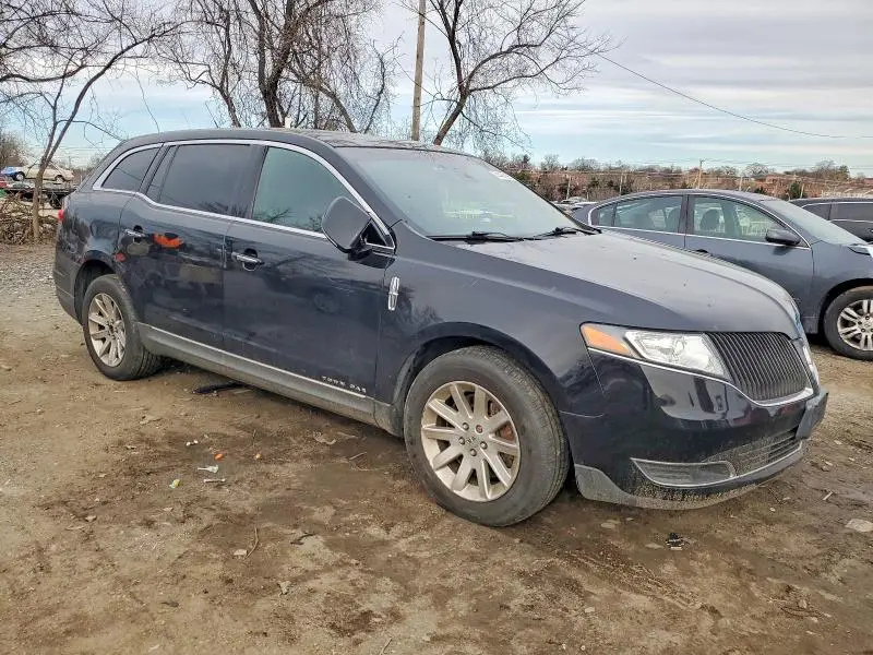 2016 LINCOLN MKT   