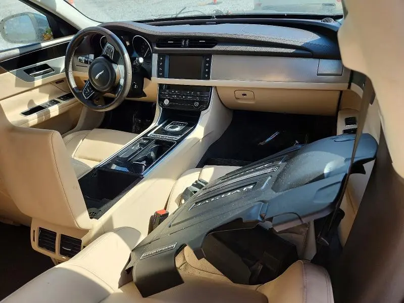 2017 JAGUAR XF PREMIUM  