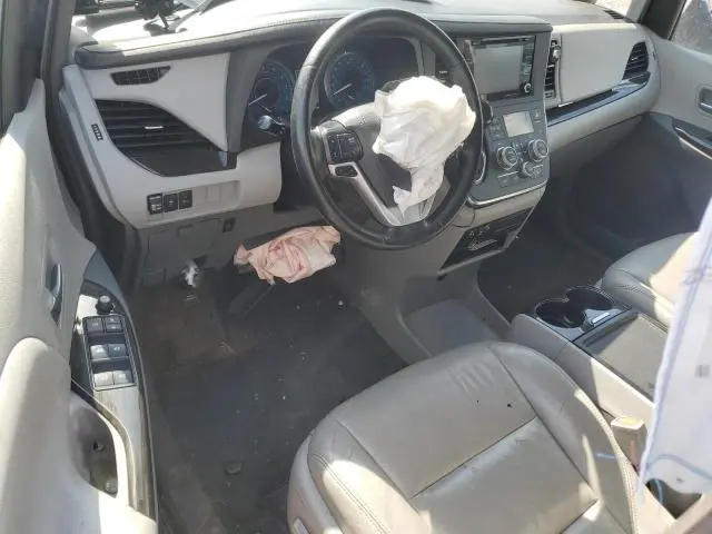 2019 TOYOTA SIENNA XLE  