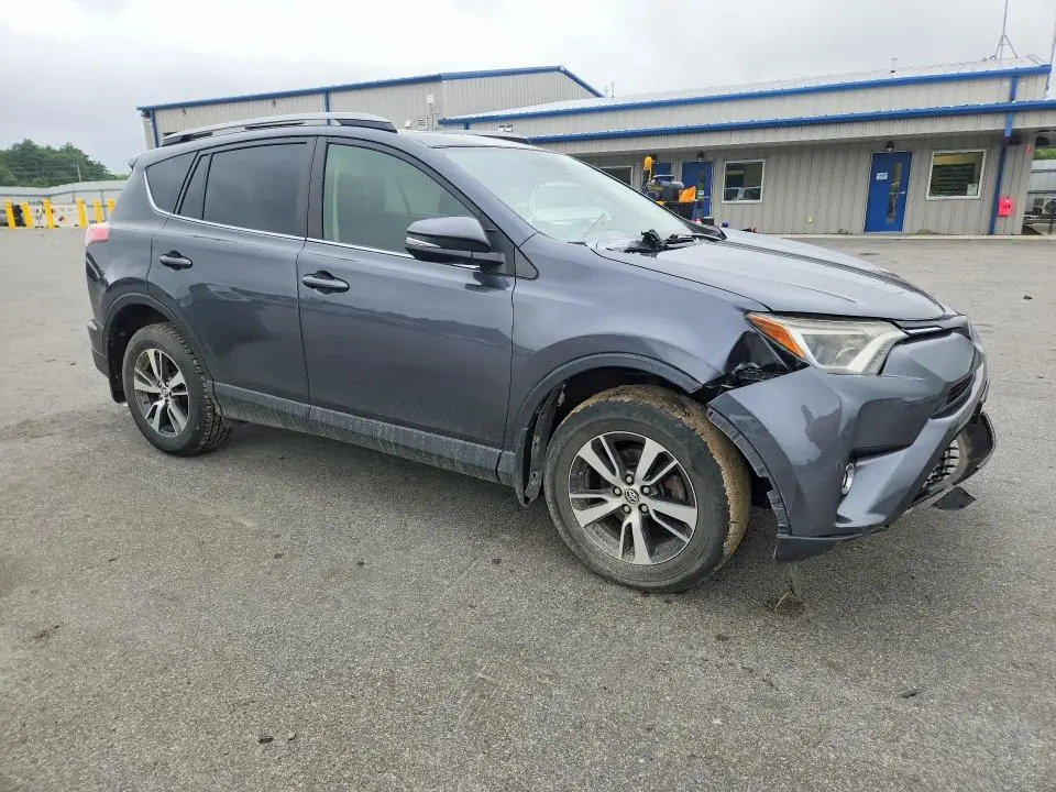 2017 TOYOTA RAV4 XLE  