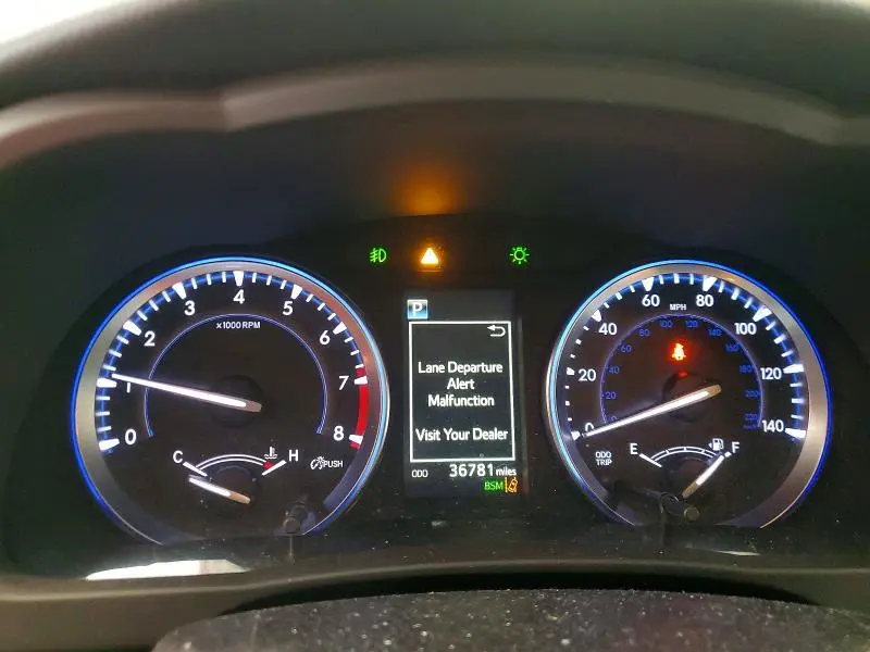 2018 TOYOTA HIGHLANDER SE  