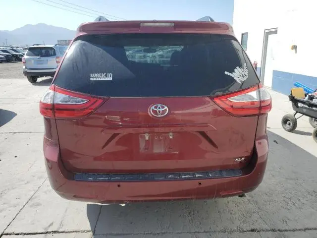 2017 TOYOTA SIENNA XLE  